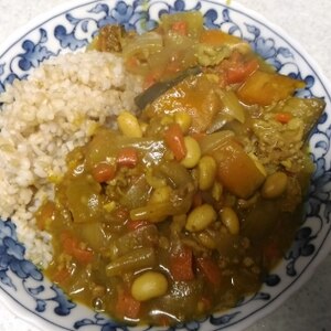 野菜たっぷりとカレー粉で作る☆カレーライス☆